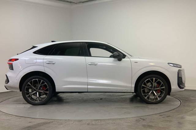 2025 Audi Q3 Sportback 1.5 Launch Edition Plus e-hybrid  272 PS S tronic