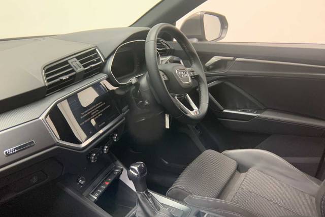 2022 Audi Q3 1.5 S line 35 TFSI  150 PS S tronic