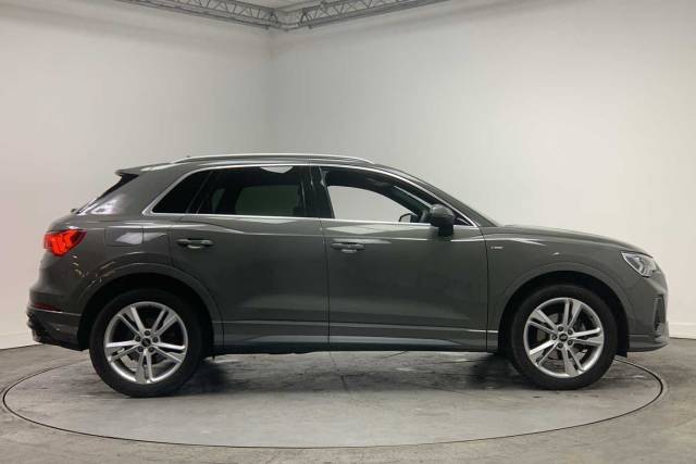 2022 Audi Q3 1.5 S line 35 TFSI  150 PS S tronic
