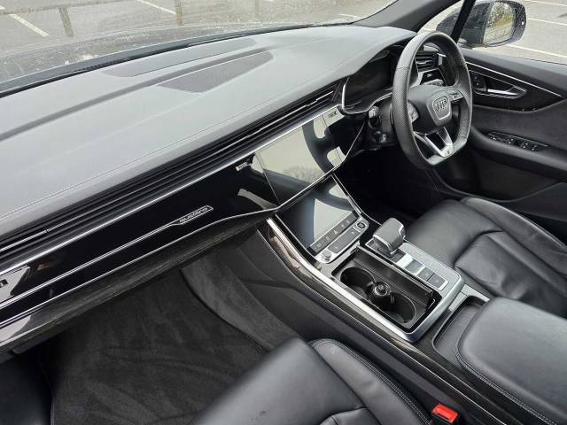 2024 Audi Q7 3.0 Black Edition 55 TFSI quattro 340 PS tiptronic