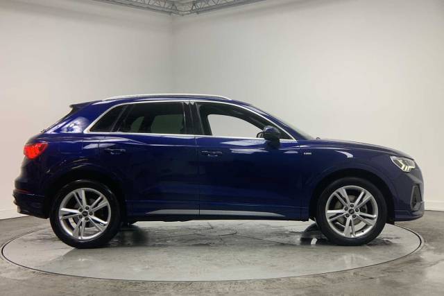 2022 Audi Q3 1.5 S line 35 TFSI  150 PS S tronic