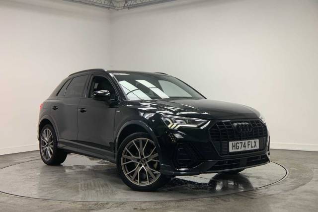 Audi Q3 1.5 Black Edition 35 TFSI  150 PS S tronic 4x4 vehicle Petrol Mythos black, metallic