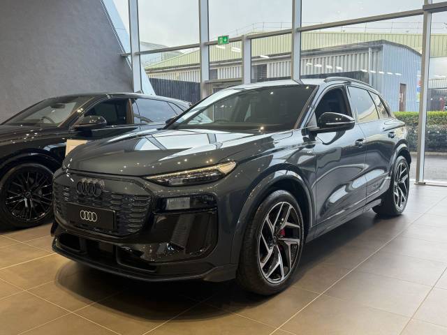 Audi Q6 e-tron AUDI Q6 SUV Edition 1 e-tron quattro 285,00 kW SUV Electric Plasma blue, metallic