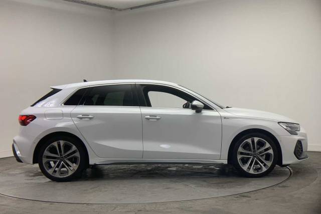 2025 Audi A3 Sportback 1.5 S line 35 TFSI  150 PS S tronic