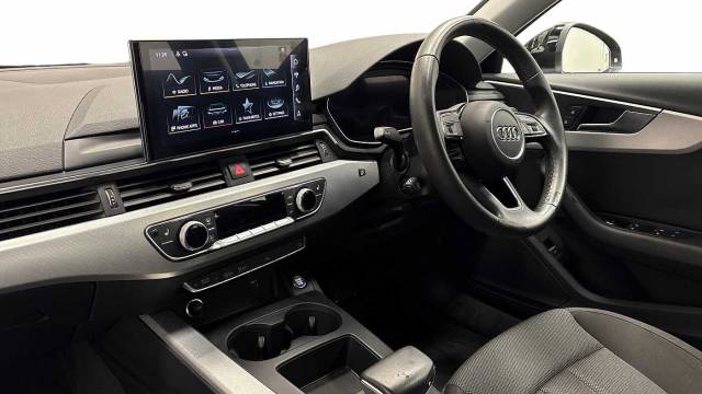 2022 Audi A4 Saloon 2.0 Technik 35 TFSI  150 PS S tronic