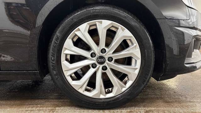 2022 Audi A4 Saloon 2.0 Technik 35 TFSI  150 PS S tronic