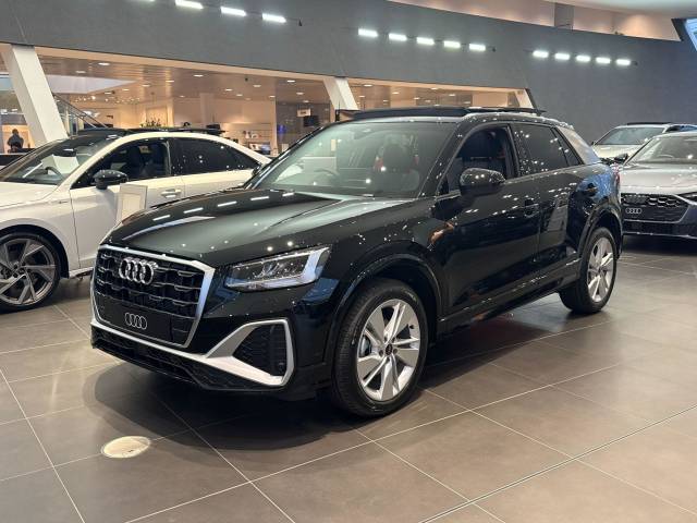 Audi Q2 1.5 AUDI Q2 S line 35 TFSI 150 PS S tronic SUV Petrol Mythos black, metallic