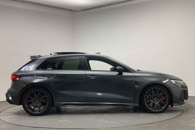 2025 Audi RS 3 Sportback 2.5 RS 3 Sportback Carbon Black   400 PS S tronic