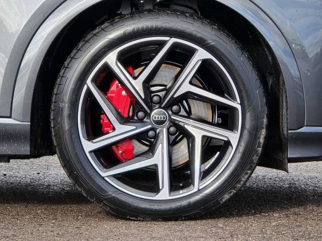 2026 Audi Q6 e-tron SQ6 SUV Edition 1 e-tron  360,00 kW