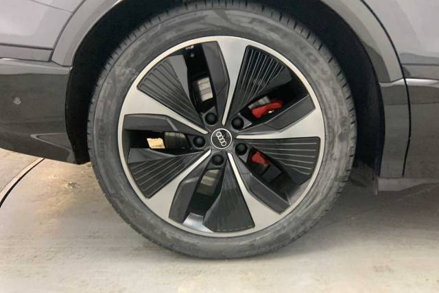 2024 Audi Q6 e-tron SQ6 SUV Launch Edition e-tron  360,00 kW