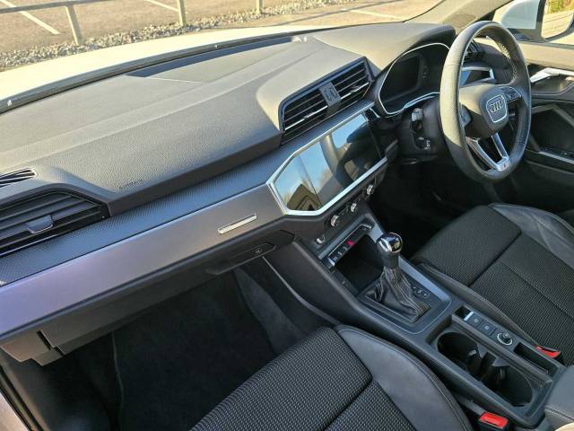 2022 Audi Q3 1.5 S line 35 TFSI  150 PS S tronic