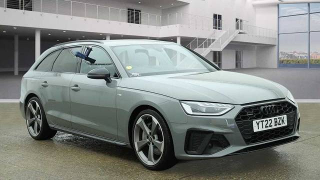 Audi A4 Avant 2.0 Avant Black Edition 45 TFSI quattro 265 PS S tronic Estate Petrol Quantum Grey