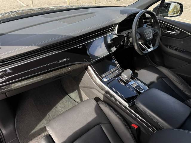 2024 Audi Q7 3.0 SUV  Black Edition 55 TFSI quattro 340 PS tiptronic