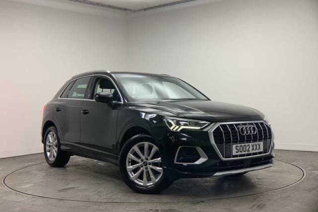 Audi Q3 1.5 Sport 35 TFSI  150 PS 6-speed 4x4 vehicle Petrol Mythos black, metallic