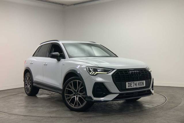 Audi Q3 1.5 Black Edition 35 TFSI  150 PS S tronic 4x4 vehicle Petrol Glacier White Metallic