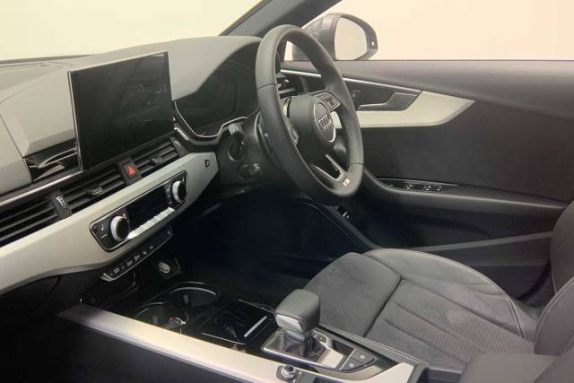 2024 Audi A4 Saloon 2.0 S line 35 TFSI  150 PS S tronic