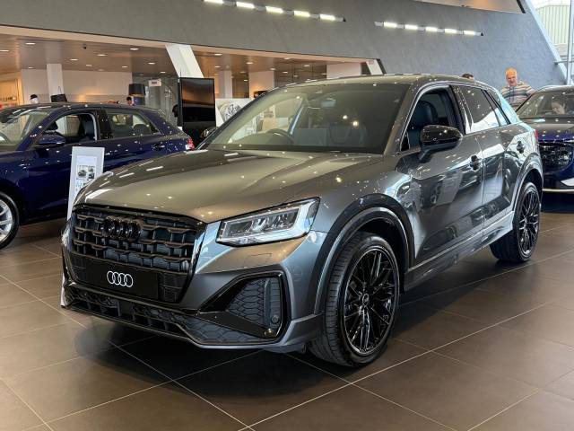 Audi Q2 AUDI Q2 Black Edition 35 TFSI 150 PS S tronic SUV Petrol Daytona grey, pearl effect