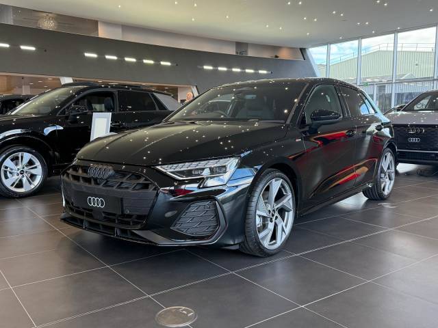 Audi A3 Sportback 2.0 AUDI A3 Sportback Black Edition TDI 150 PS S tronic Sportback Diesel Mythos black, metallic