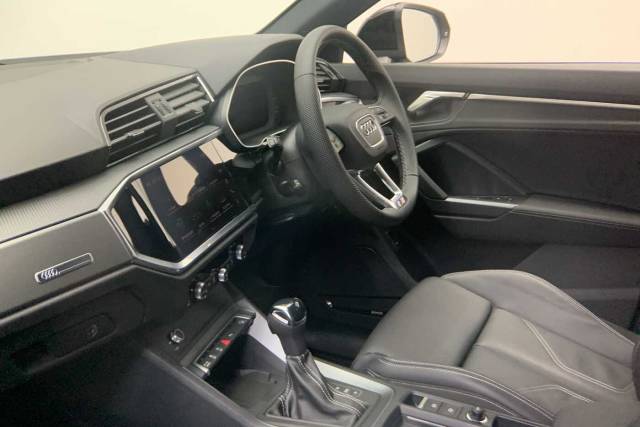 2025 Audi Q3 1.5 S line 35 TFSI  150 PS S tronic