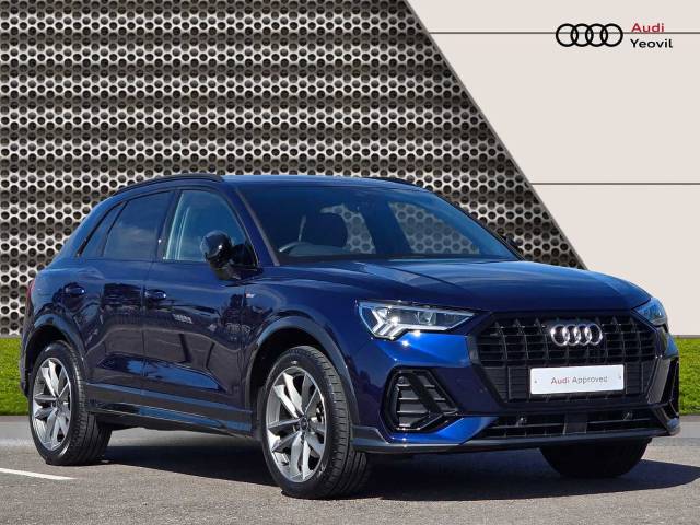 Audi Q3 1.5 Black Edition 35 TFSI  150 PS S tronic 4x4 vehicle Petrol Navarra blue, metallic