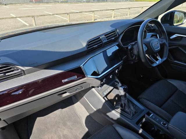 2022 Audi Q3 1.5 Black Edition 35 TFSI  150 PS S tronic