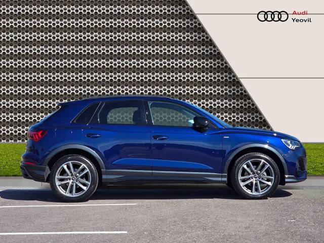 2022 Audi Q3 1.5 Black Edition 35 TFSI  150 PS S tronic