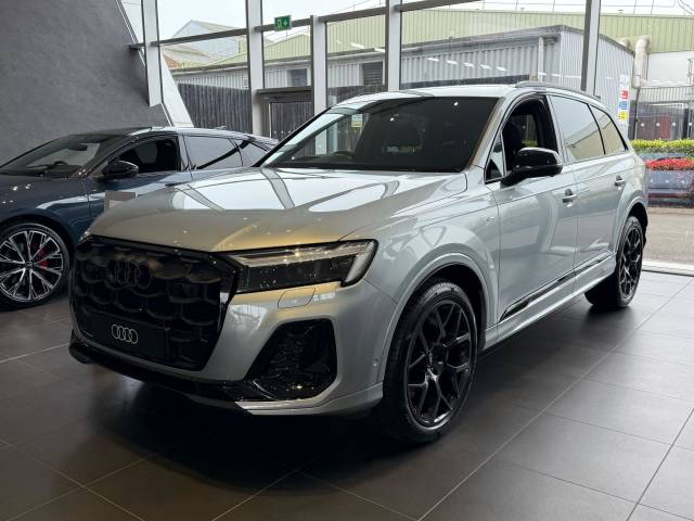 Audi Q7 3.0 AUDI Q7 SUV Black Edition TDI quattro 286 PS tiptronic SUV Diesel Satellite silver, metallic