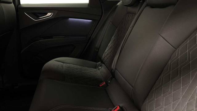 2023 Audi Q4 e-tron Q4  S line 40 e-tron  150,00 kW