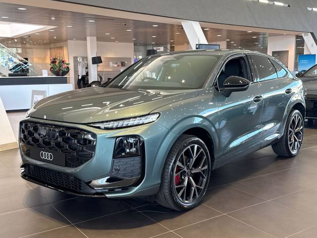 Audi Q3 Sportback AUDI Q3 Sportback Edition 1 TFSI 150 PS S tronic SUV Petrol Sage green, metallic
