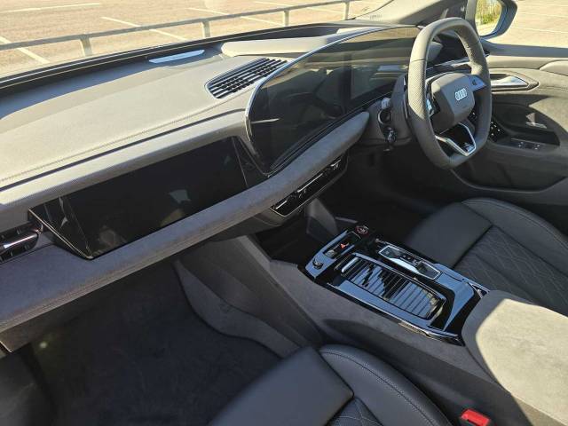 2026 Audi S6 Avant Black Edition e-tron  370,00 kW