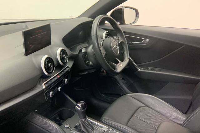 2022 Audi Q2 1.5 Black Edition 35 TFSI  150 PS S tronic