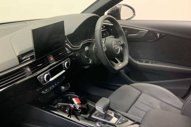 2024 Audi A4 Avant 2.0 Avant Black Edition 35 TFSI  150 PS S tronic