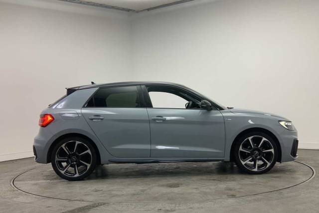 2022 Audi A1 Sportback 1.0 Black Edition 25 TFSI  95 PS 5-speed