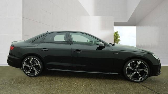 2023 Audi A4 Saloon 2.0 Black Edition 35 TFSI  150 PS S tronic