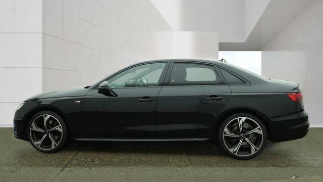 2023 Audi A4 Saloon 2.0 Black Edition 35 TFSI  150 PS S tronic