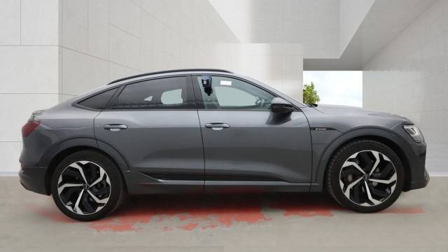 2022 Audi e-tron Sportback Sportback Black Edition 50 quattro 230,00 kW