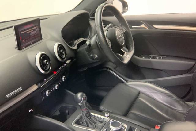 2019 Audi S3 Sportback 2.0 Black Edition TFSI  300 PS S tronic