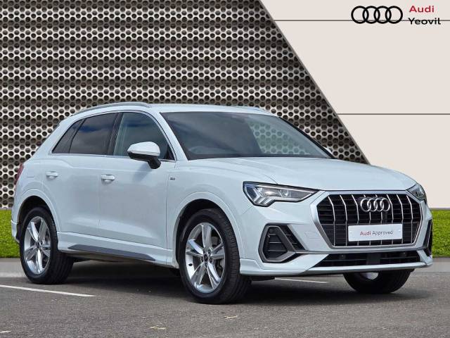 Audi Q3 1.5 S line 35 TFSI  150 PS S tronic 4x4 vehicle Petrol Glacier White Metallic
