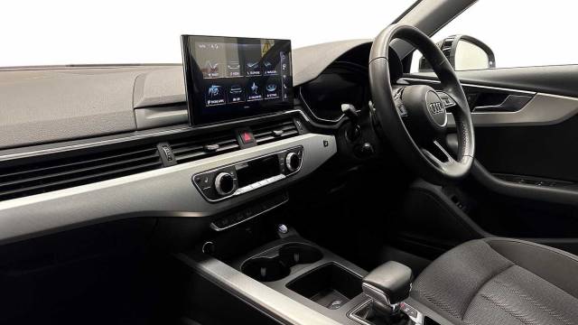 2022 Audi A4 Saloon 2.0 Technik 35 TFSI  150 PS S tronic