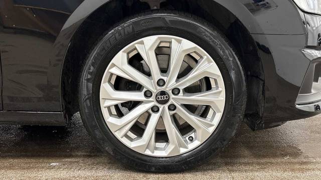 2022 Audi A4 Saloon 2.0 Technik 35 TFSI  150 PS S tronic