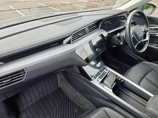 2023 Audi Q8 e-tron Sport 55 e-tron quattro 300,00 kW