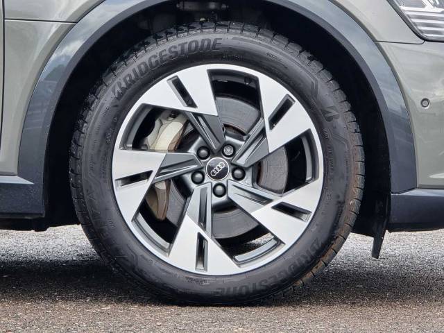 2023 Audi Q8 e-tron Sport 55 e-tron quattro 300,00 kW