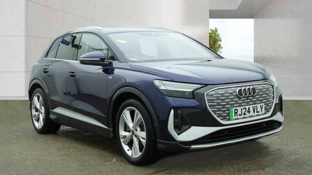 Audi Q4 e-tron Q4  S line 55 e-tron quattro 250,00 kW 4x4 vehicle Electric Navarra blue, metallic