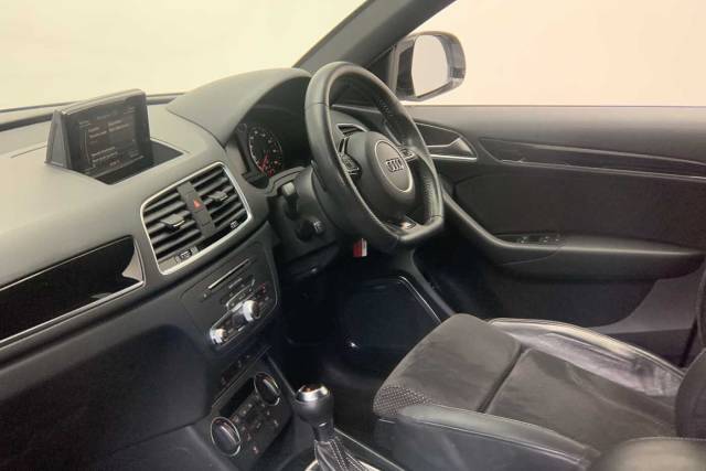 2018 Audi Q3 Black Edition 1.4 TFSI cylinder on demand  150 PS S tronic