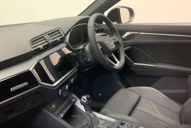 2024 Audi Q3 2.0 Black Edition 40 TDI quattro 193 PS S tronic
