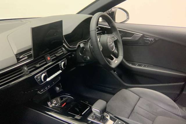 2024 Audi A4 Avant 2.0 Avant Black Edition 35 TFSI  150 PS S tronic