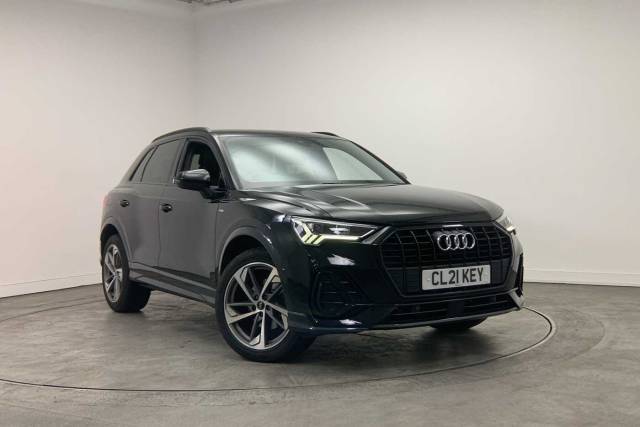 Audi Q3 1.5 Black Edition 35 TFSI  150 PS S tronic 4x4 vehicle Petrol Mythos Black Metallic