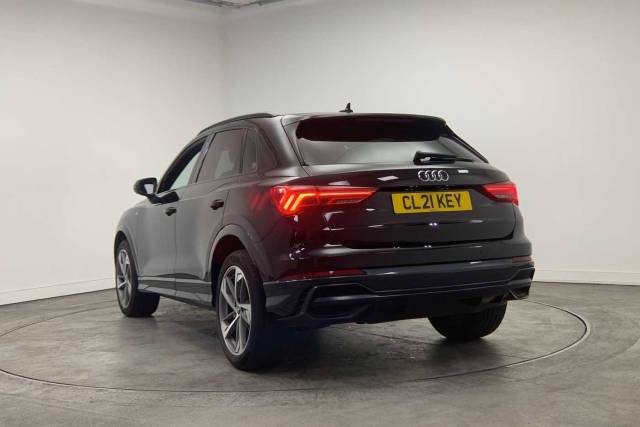 2022 Audi Q3 1.5 Black Edition 35 TFSI  150 PS S tronic