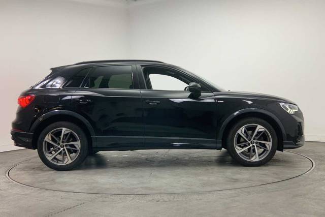 2022 Audi Q3 1.5 Black Edition 35 TFSI  150 PS S tronic