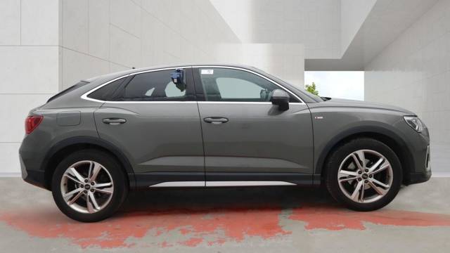 2022 Audi Q3 Sportback 1.5 S line 35 TFSI  150 PS 6-speed